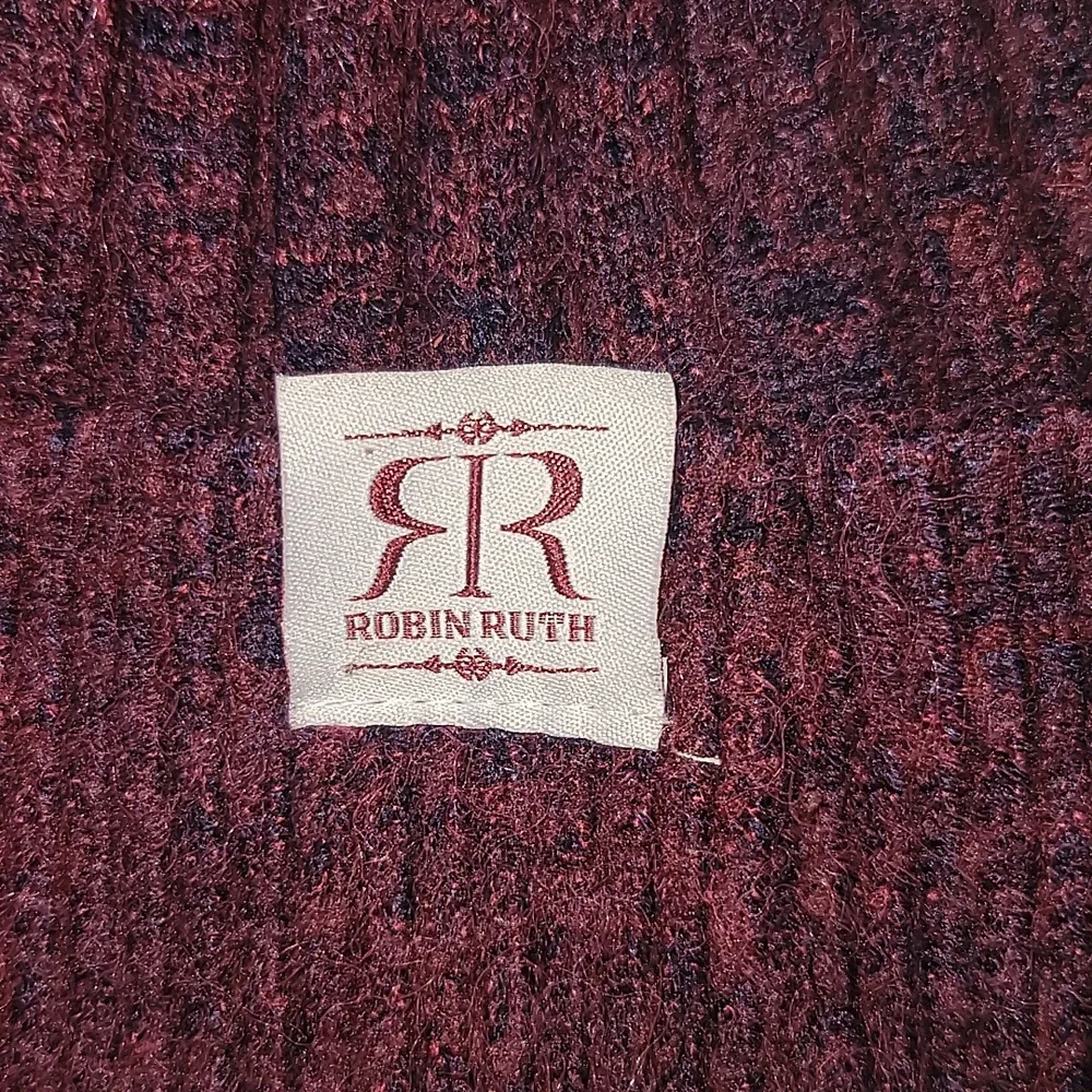 Robin Ruth Pom Snow Cap - Picture 3 of 3